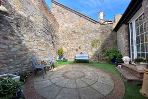 Enclosed Courtyard- click for photo gallery